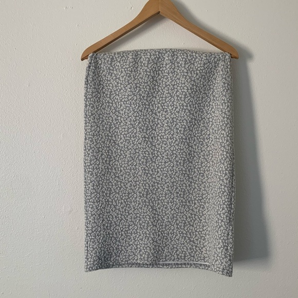 LOFT | Light Blue and White Floral Pattern Pencil Skirt - Picture 2 of 5